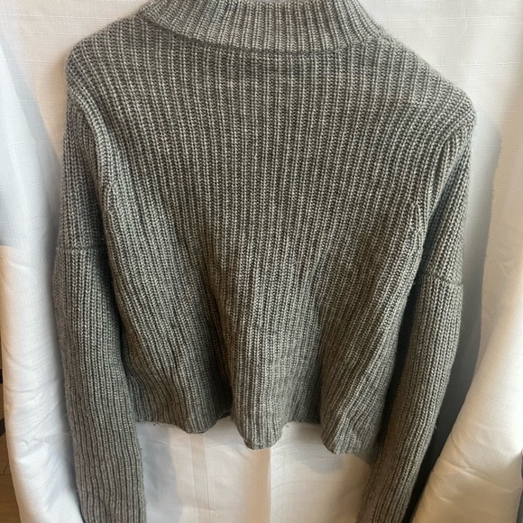 Autumn Cashmere Gray Crew Neck Sweater with cute‎ ruffle sleeves - Picture 4 of 9